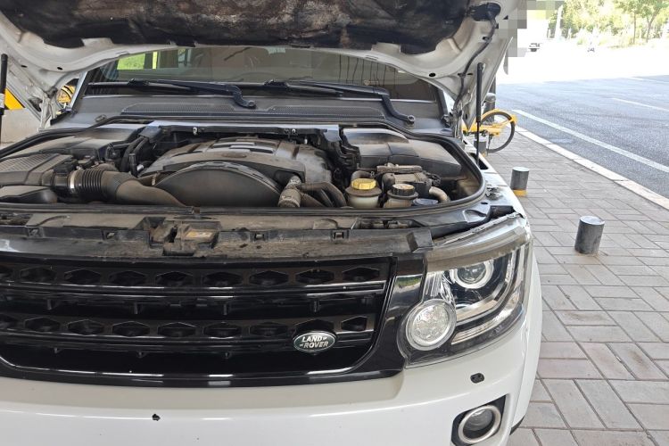 Used Land Rover Discovery 2015 3.0 SDV6 HSE Diesel Version Engine Bay Left