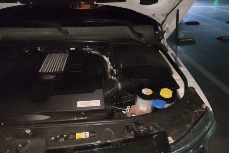 Used Land Rover Discovery 2015 3.0 SC V6 HSE Luxury Engine Bay Left
