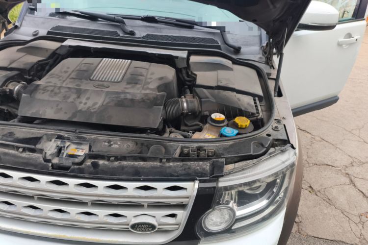 Used Land Rover Discovery 2015 3.0 SC V6 HSE Engine Bay Left