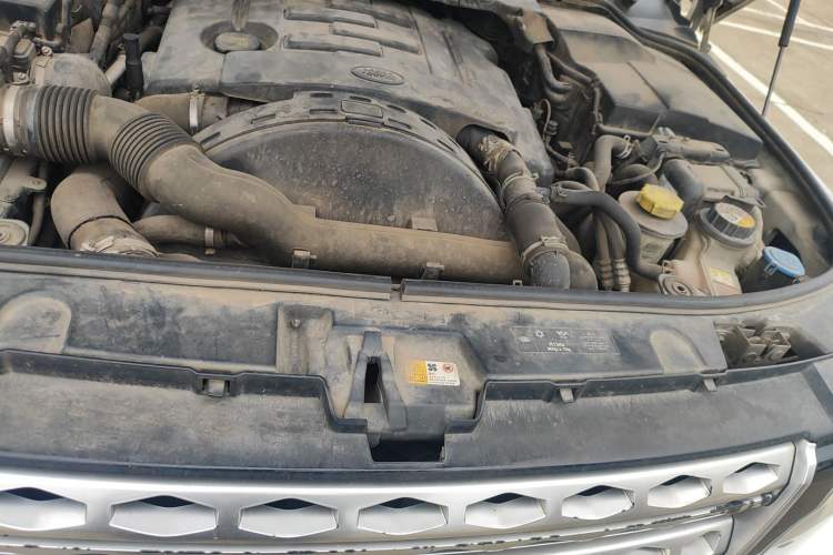 Used Land Rover Discovery 2015 3.0 SDV6 HSE Diesel Version Engine Bay Left