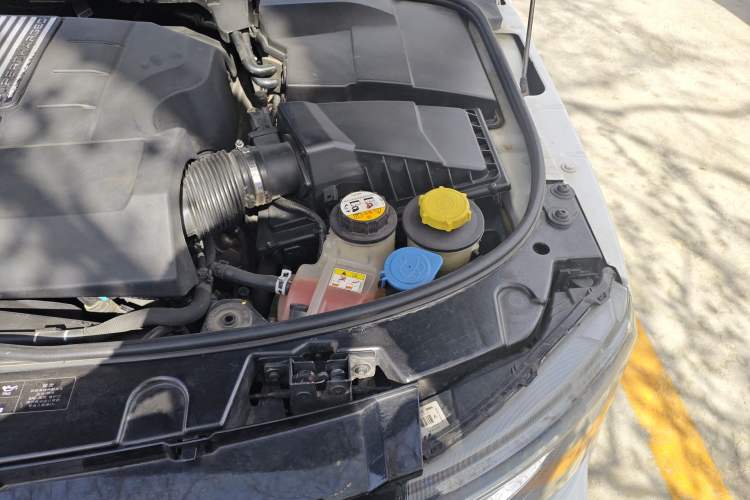 Used Land Rover Discovery  Engine Bay Left