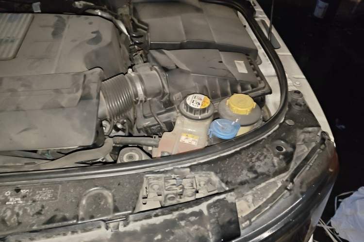 Used Land Rover Discovery 2015 3.0 SC V6 HSE Luxury Engine Bay Left