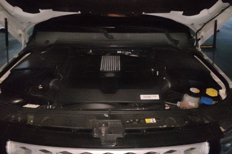 Used Land Rover Discovery 2015 3.0 SC V6 HSE Luxury Engine Bay