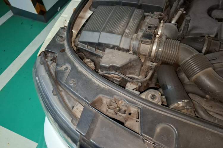 Used Land Rover Discovery 2015 3.0 SDV6 HSE Diesel Version Engine Bay Right