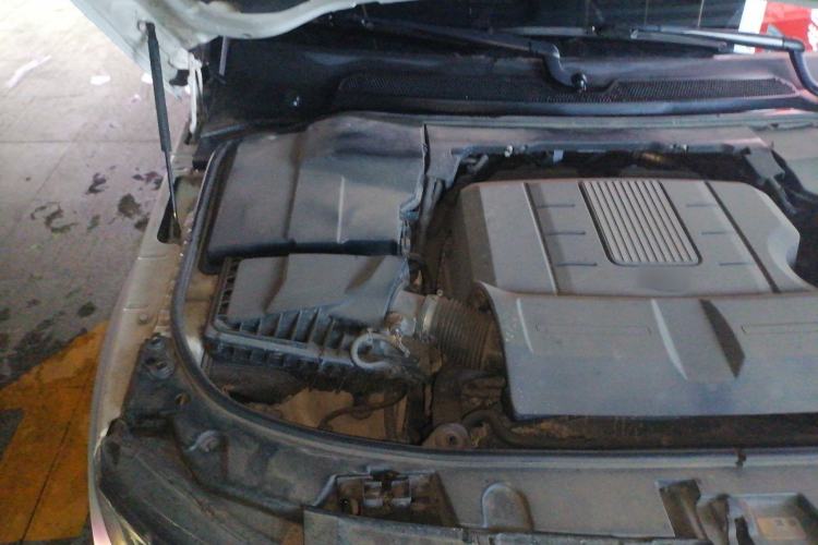 Used Land Rover Discovery 2015 3.0 SC V6 SE Engine Bay Right
