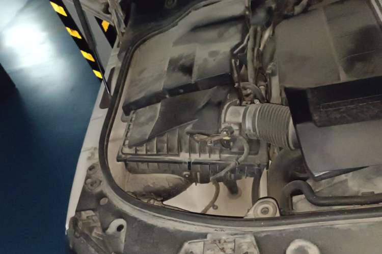 Used Land Rover Discovery 2015 3.0 SC V6 SE Engine Bay Right