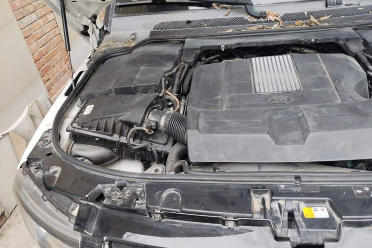 Used Land Rover Discovery 2015 3.0 SC V6 HSE Luxury Engine Bay Right