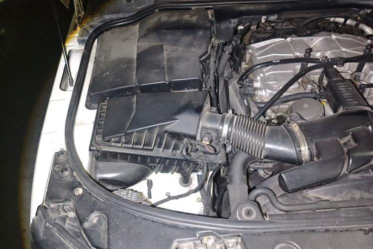 Used Land Rover Discovery 2015 3.0 SC V6 SE Engine Bay Right