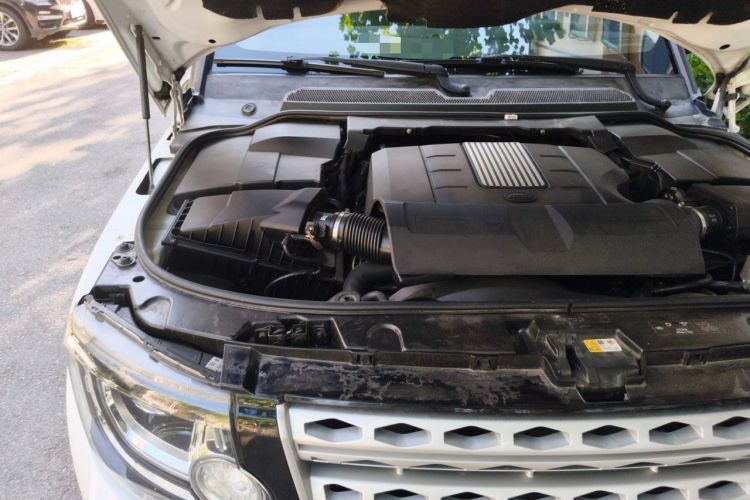 Used Land Rover Discovery 2015 3.0 SC V6 HSE Engine Bay Right