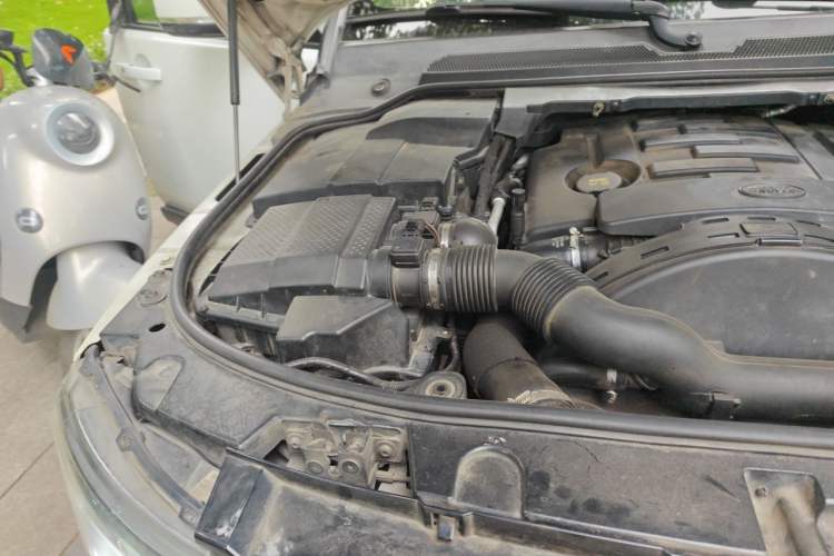 Used Land Rover Discovery 2015 3.0 SDV6 HSE Diesel Version Engine Bay Right