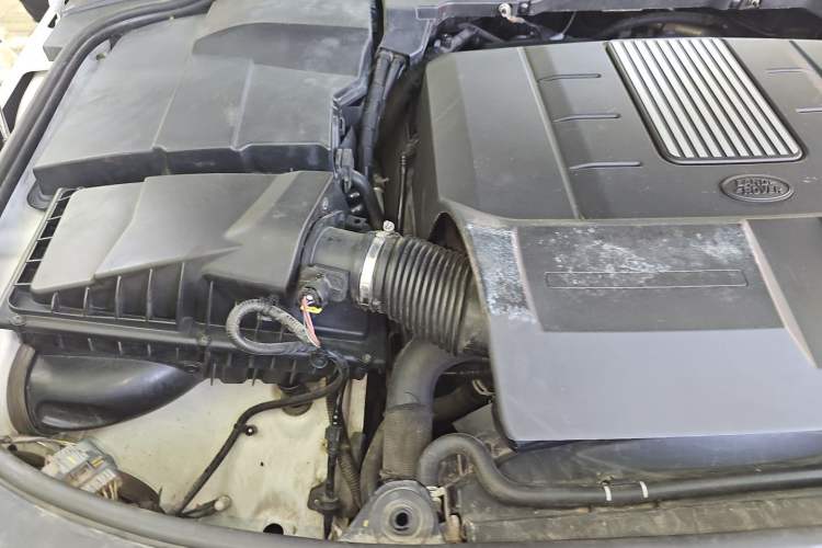 Used Land Rover Discovery 2015 3.0 SC V6 HSE Engine Bay Right
