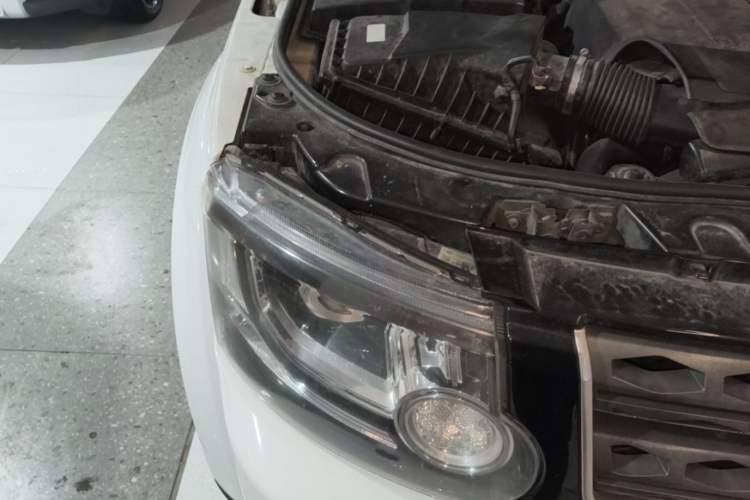 Used Land Rover Discovery 2015 3.0 SC V6 SE Engine Bay Right