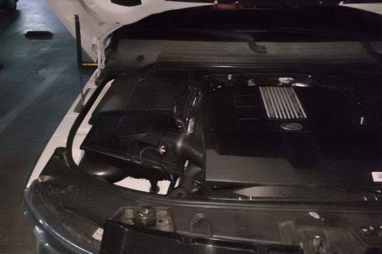 Used Land Rover Discovery 2015 3.0 SC V6 HSE Luxury Engine Bay Right