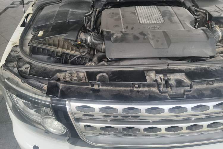Used Land Rover Discovery 2015 3.0 SC V6 HSE Engine Bay Right