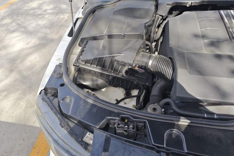 Used Land Rover Discovery  Engine Bay Right