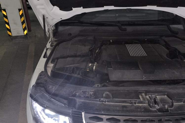 Used Land Rover Discovery 2015 3.0 SC V6 SE Engine Bay Right