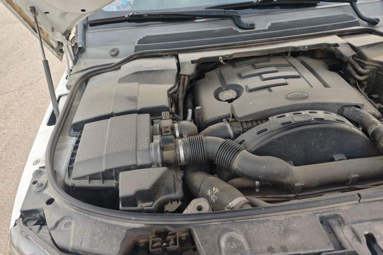Used Land Rover Discovery 2015 3.0 SDV6 HSE Diesel Version Engine Bay Right