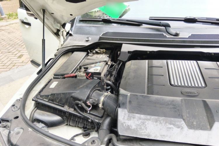 Used Land Rover Discovery 2015 3.0 SC V6 SE Engine Bay Right