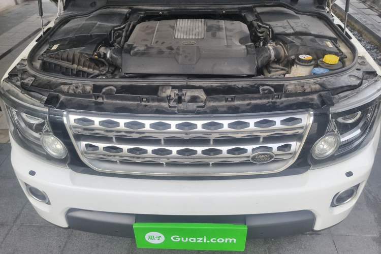 Used Land Rover Discovery 2015 3.0 SC V6 HSE Engine Bay