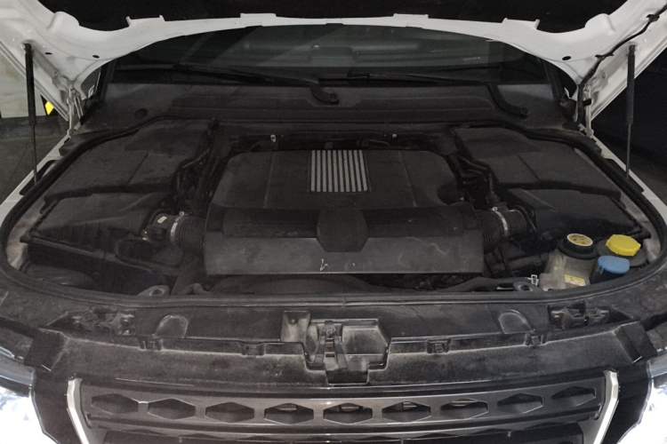 Used Land Rover Discovery 2015 3.0 SC V6 SE Engine Bay
