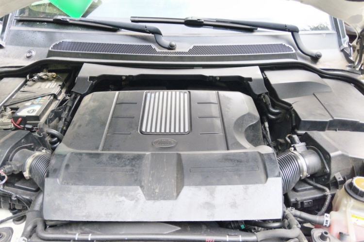Used Land Rover Discovery 2015 3.0 SC V6 SE Engine Bay