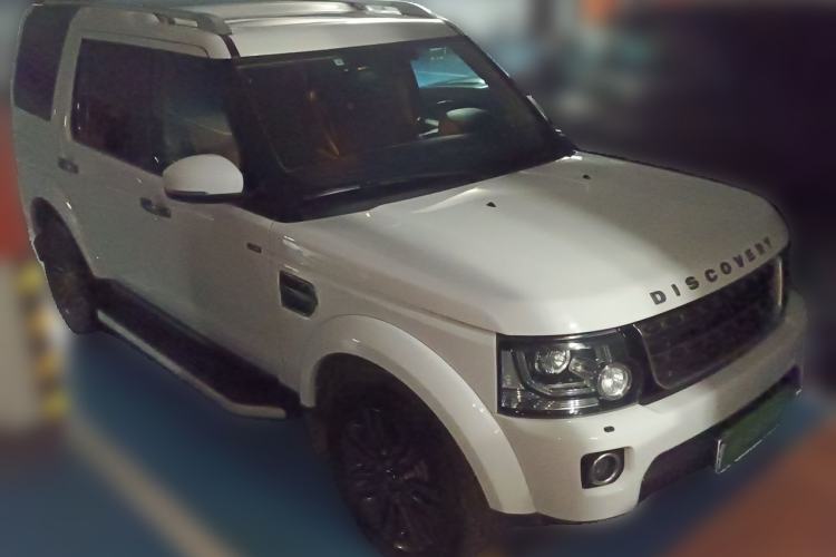 Used Land Rover Discovery 2015 3.0 SC V6 SE Front Right 45 Deg