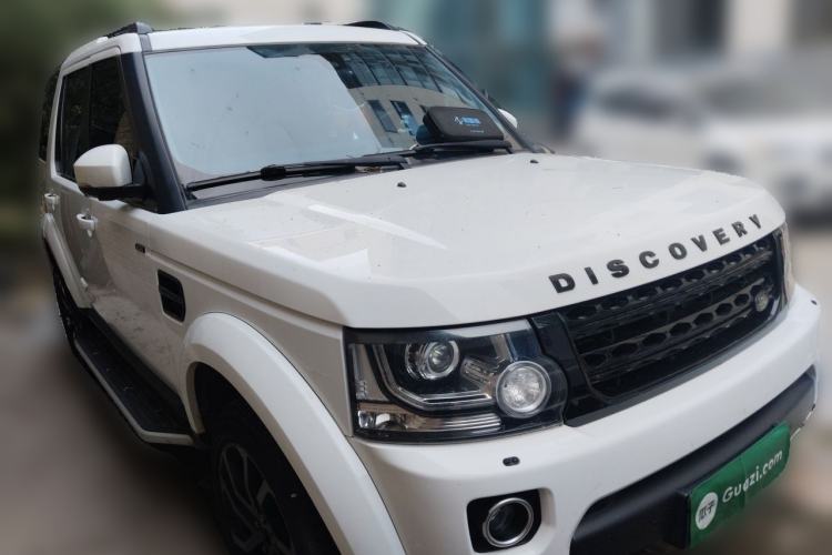 Used Land Rover Discovery 2015 3.0 SC V6 HSE Luxury Front Right 45 Deg