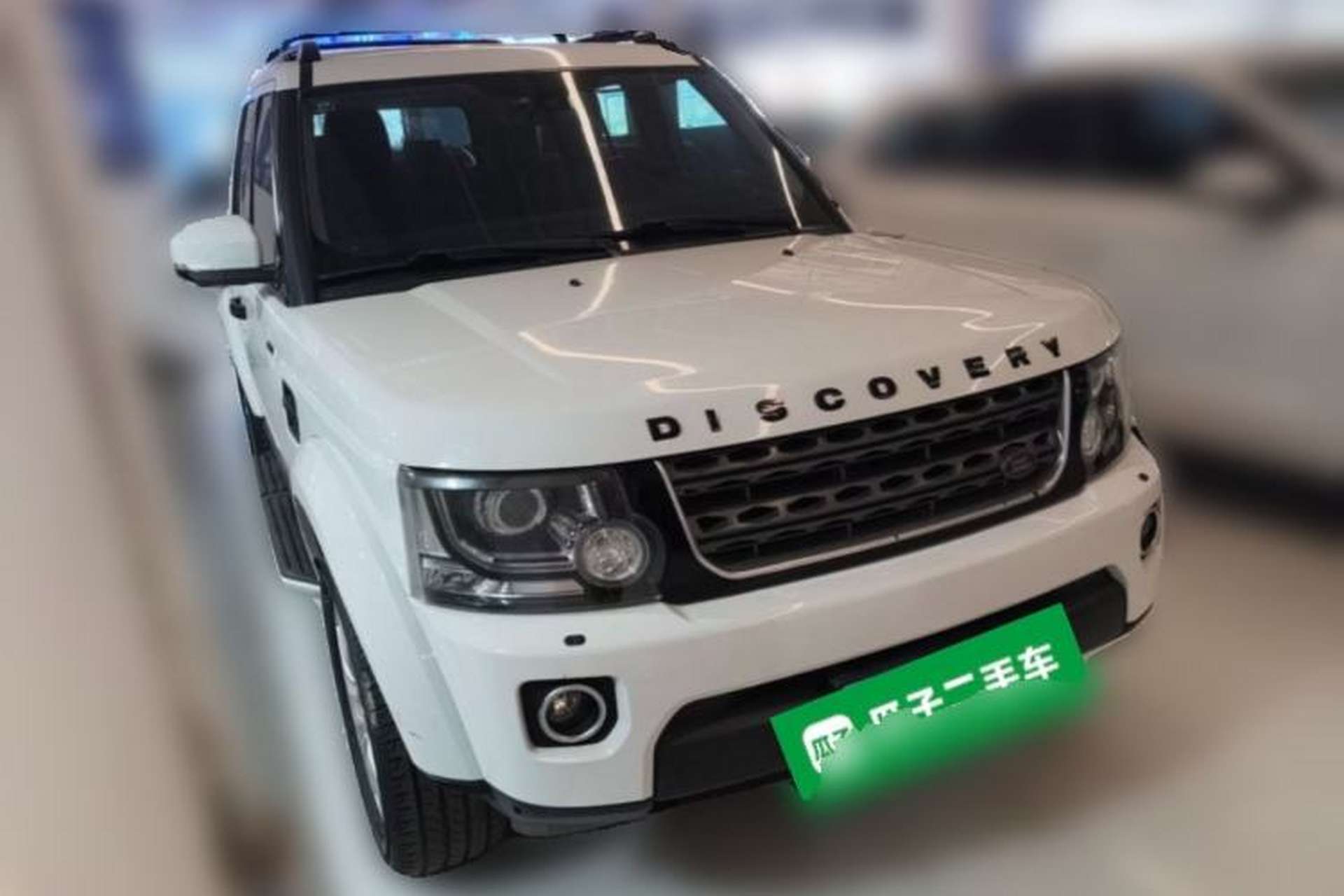Used Land Rover Discovery 2015 3.0 SC V6 SE Front Right 45 Deg