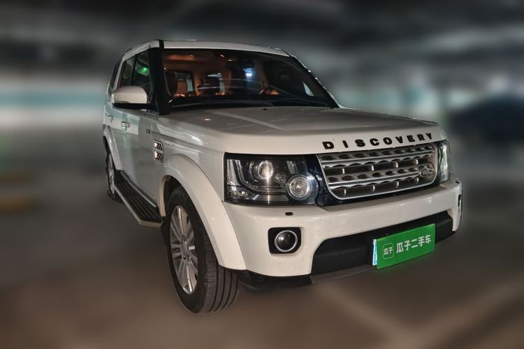 Used Land Rover Discovery 2015 3.0 SC V6 HSE Luxury Front Right 45 Deg