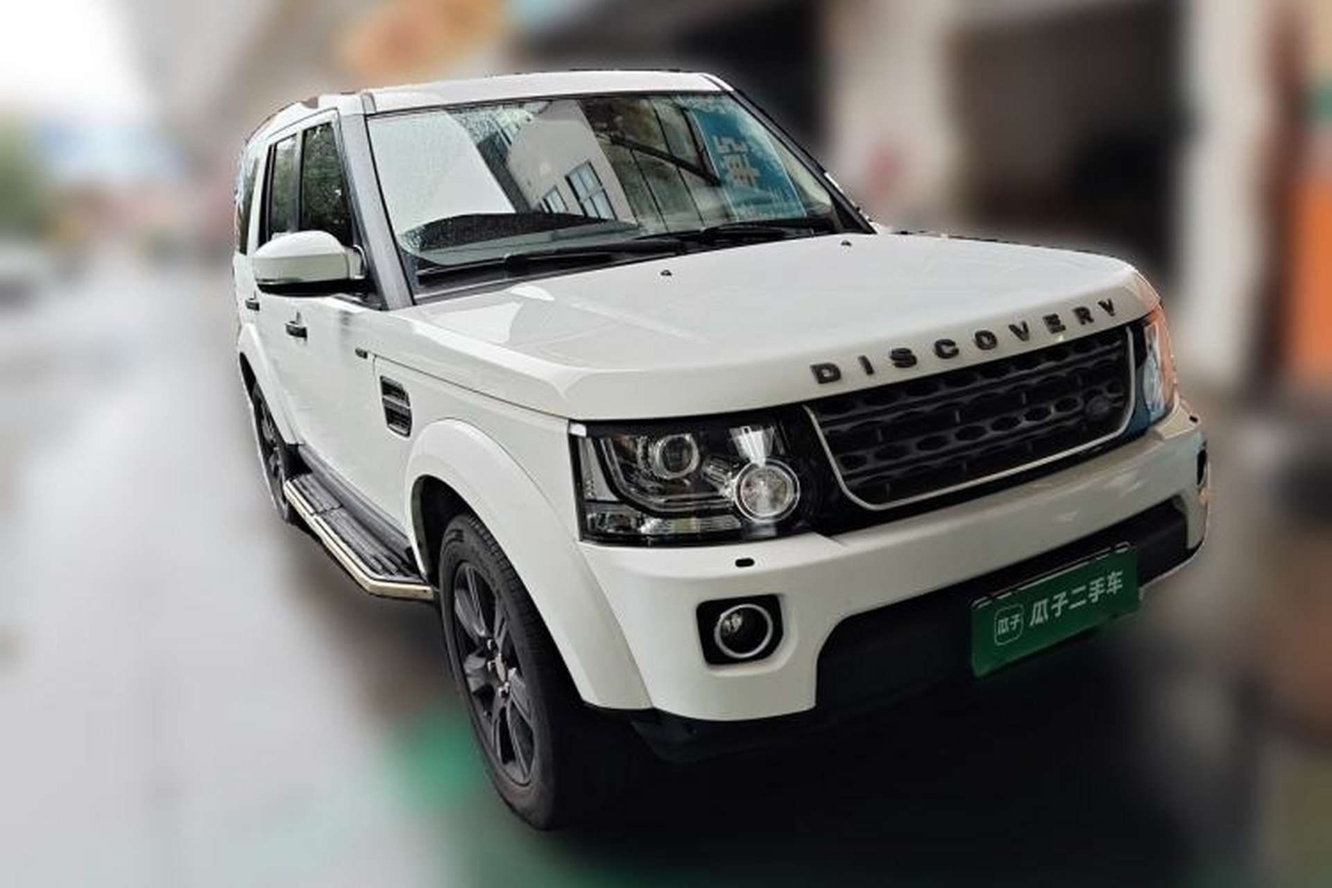 Used Land Rover Discovery 2015 3.0 SC V6 HSE Luxury Front Right 45 Deg
