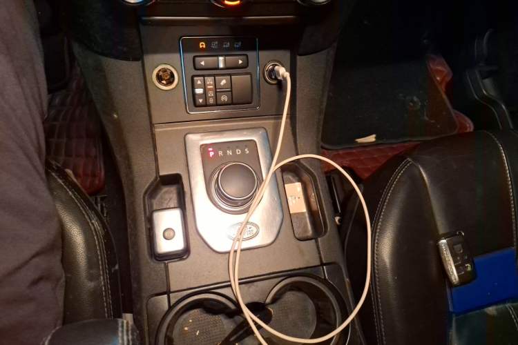 Used Land Rover Discovery 2015 3.0 SDV6 HSE Diesel Version Gear Lever