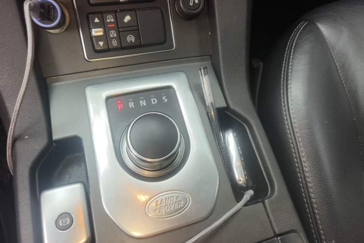 Used Land Rover Discovery 2015 3.0 SDV6 HSE Diesel Version Gear Lever