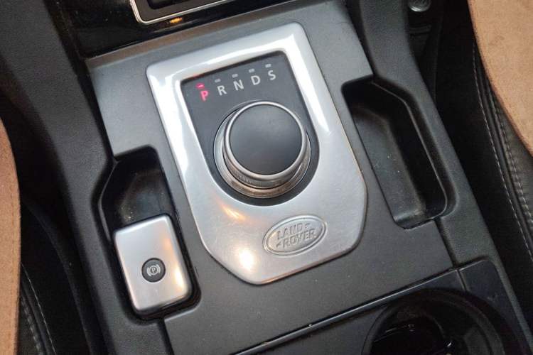 Used Land Rover Discovery 2015 3.0 SC V6 HSE Luxury Gear Lever