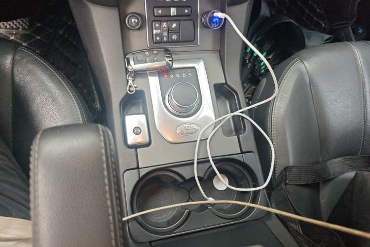 Used Land Rover Discovery 2015 3.0 SC V6 SE Gear Lever