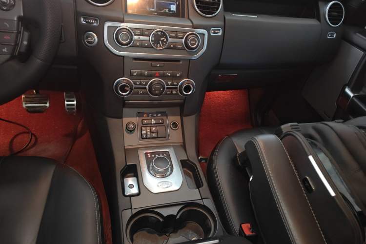 Used Land Rover Discovery 2015 3.0 SC V6 SE Gear Lever