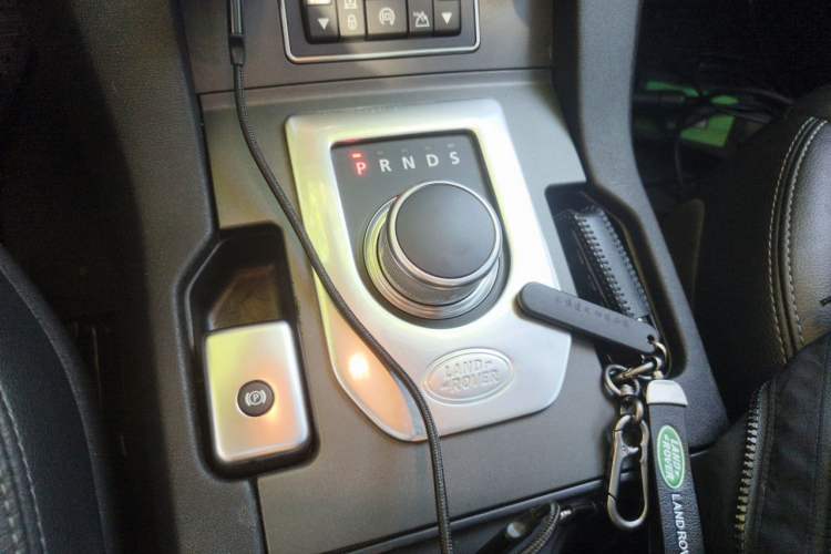 Used Land Rover Discovery 2015 3.0 SC V6 HSE Gear Lever