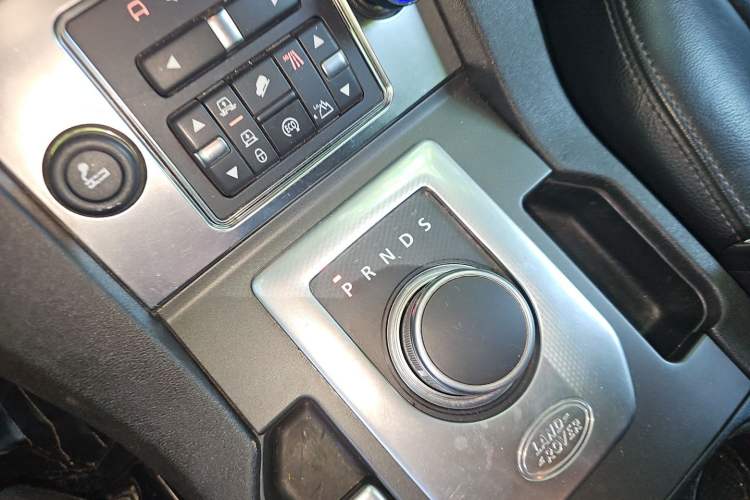 Used Land Rover Discovery 2015 3.0 SC V6 HSE Gear Lever