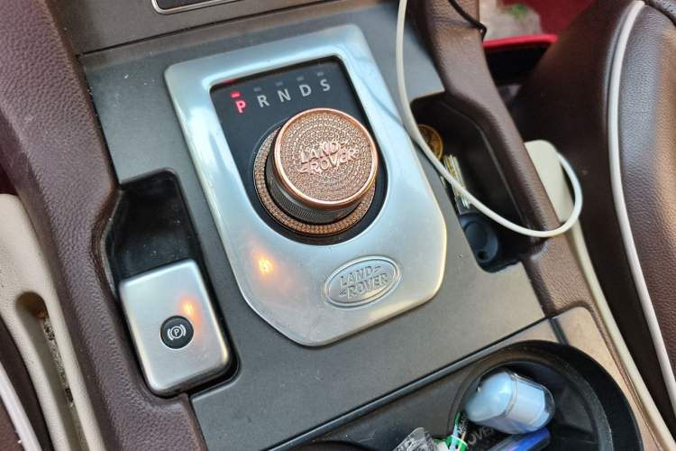 Used Land Rover Discovery 2015 3.0 SDV6 HSE Diesel Version Gear Lever