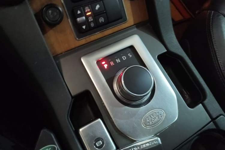 Used Land Rover Discovery 2015 3.0 SC V6 SE Gear Lever