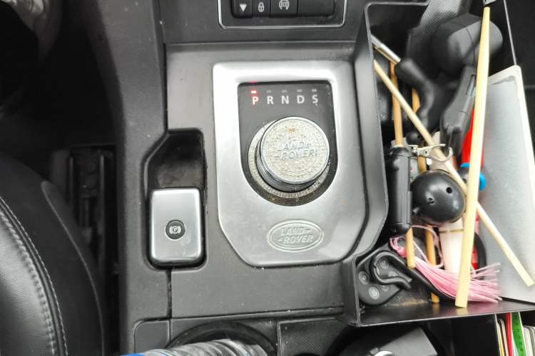 Used Land Rover Discovery 2015 3.0 SC V6 HSE Gear Lever