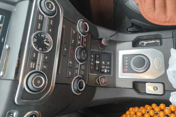 Used Land Rover Discovery 2015 3.0 SDV6 HSE Diesel Version Gear Lever