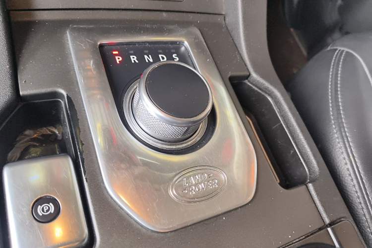 Used Land Rover Discovery 2015 3.0 SC V6 HSE Gear Lever