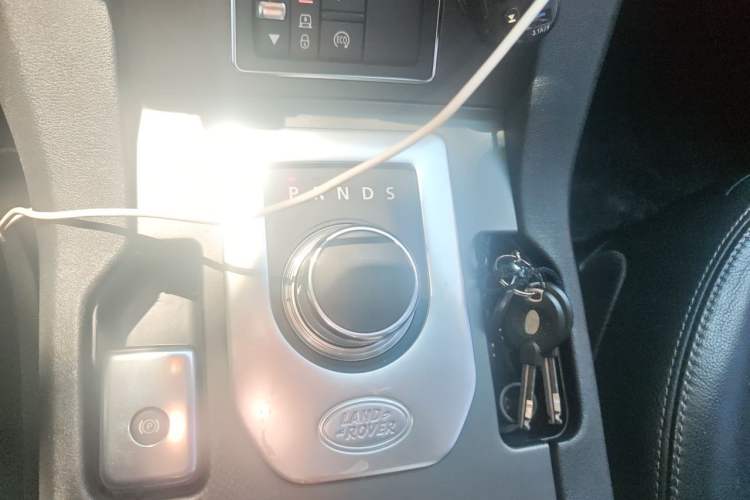 Used Land Rover Discovery 2015 3.0 SDV6 HSE Diesel Version Gear Lever