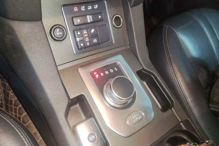 Used Land Rover Discovery 2015 3.0 SC V6 SE Gear Lever