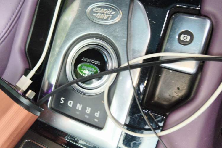 Used Land Rover Discovery 2015 3.0 SC V6 SE Gear Lever