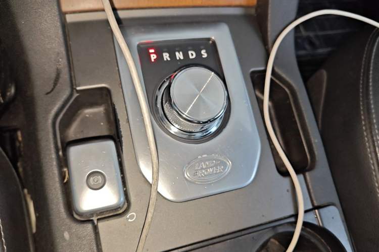 Used Land Rover Discovery 2015 3.0 SC V6 HSE Luxury Gear Lever