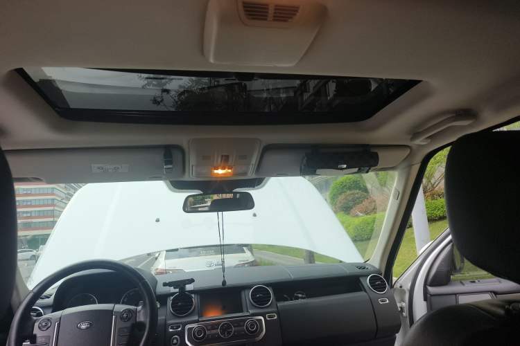Used Land Rover Discovery 2015 3.0 SDV6 HSE Diesel Version Headliner