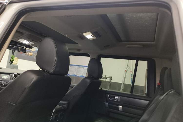 Used Land Rover Discovery 2015 3.0 SDV6 HSE Diesel Version Headliner
