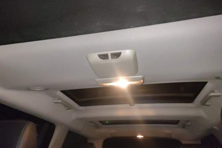 Used Land Rover Discovery 2015 3.0 SC V6 HSE Luxury Headliner
