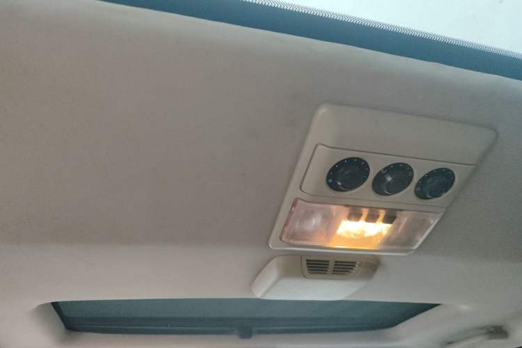 Used Land Rover Discovery 2015 3.0 SDV6 HSE Diesel Version Headliner